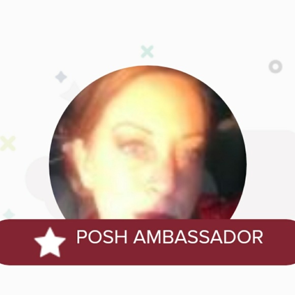 🌻Posh Ambassador🌻 Allison - Picture 2 of 8